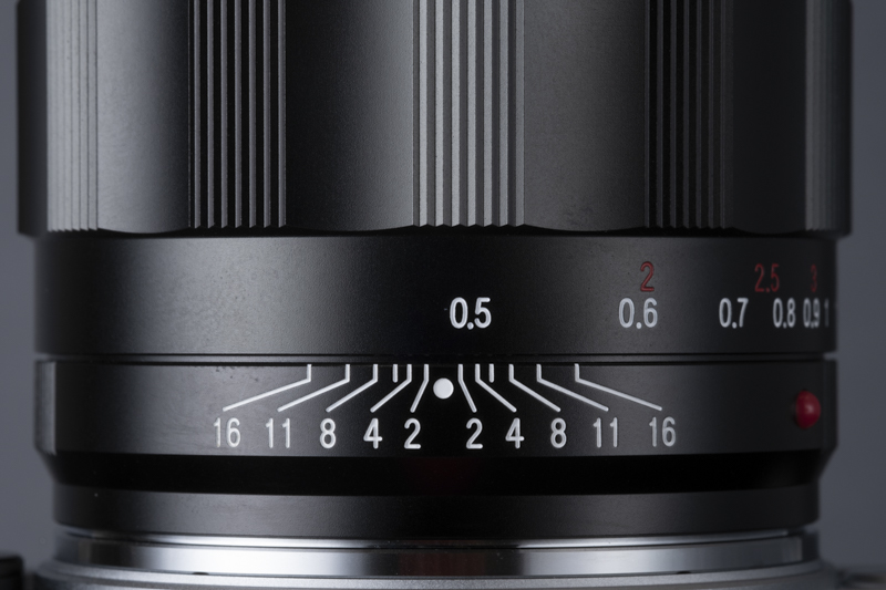 VMマウントの最短撮影距離は50cmまで。M型ライカはレンジファインダーの最短限界が70cmまでなので、70cmより近距離撮影をおこなう場合はライブビューを使うことになる。