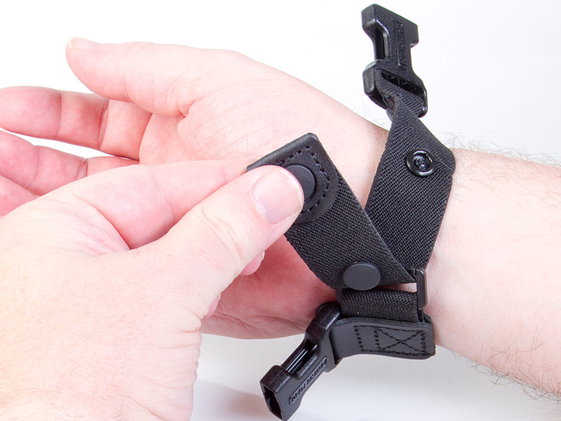 手首周りのサイズを3段階で調整できる