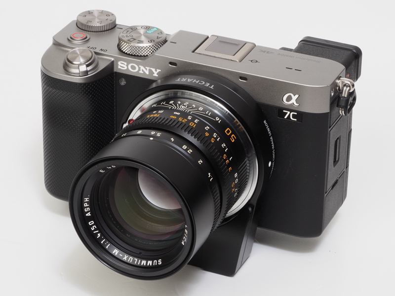 「えー、キミもついに非球面レンズ入れちゃうんですか」と発売時に思いましたねえ。シャープすぎてつまらんのじゃないのか？という不安が。面白いかつまらんかは別として、えらく線が細くなりました。この作例ではフローティングの効果が出ていないのかな、合焦点すぐ後ろのボケがざわざわしますねえ。あ、役に立たないフード内蔵なのも少し嫌いですね。