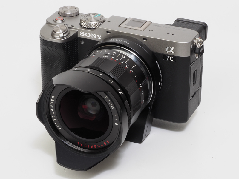 大口径広角レンズってMF時代の一眼レフを使用しているときはフォーカシングに苦労しましたが、ライカのレンジファインダーでは精度面で信頼できます。これは日中晴天下なのでAFの必然もありませんが、最初はどんな感じで超広角レンズがAFでフォーカシングするのか見てみたくて持ち出しました。迷うことなくスパッと合いました。