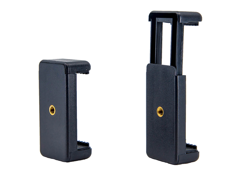 付属のスマートフォンホルダー。底面と背面に1/4インチネジ穴を備えている