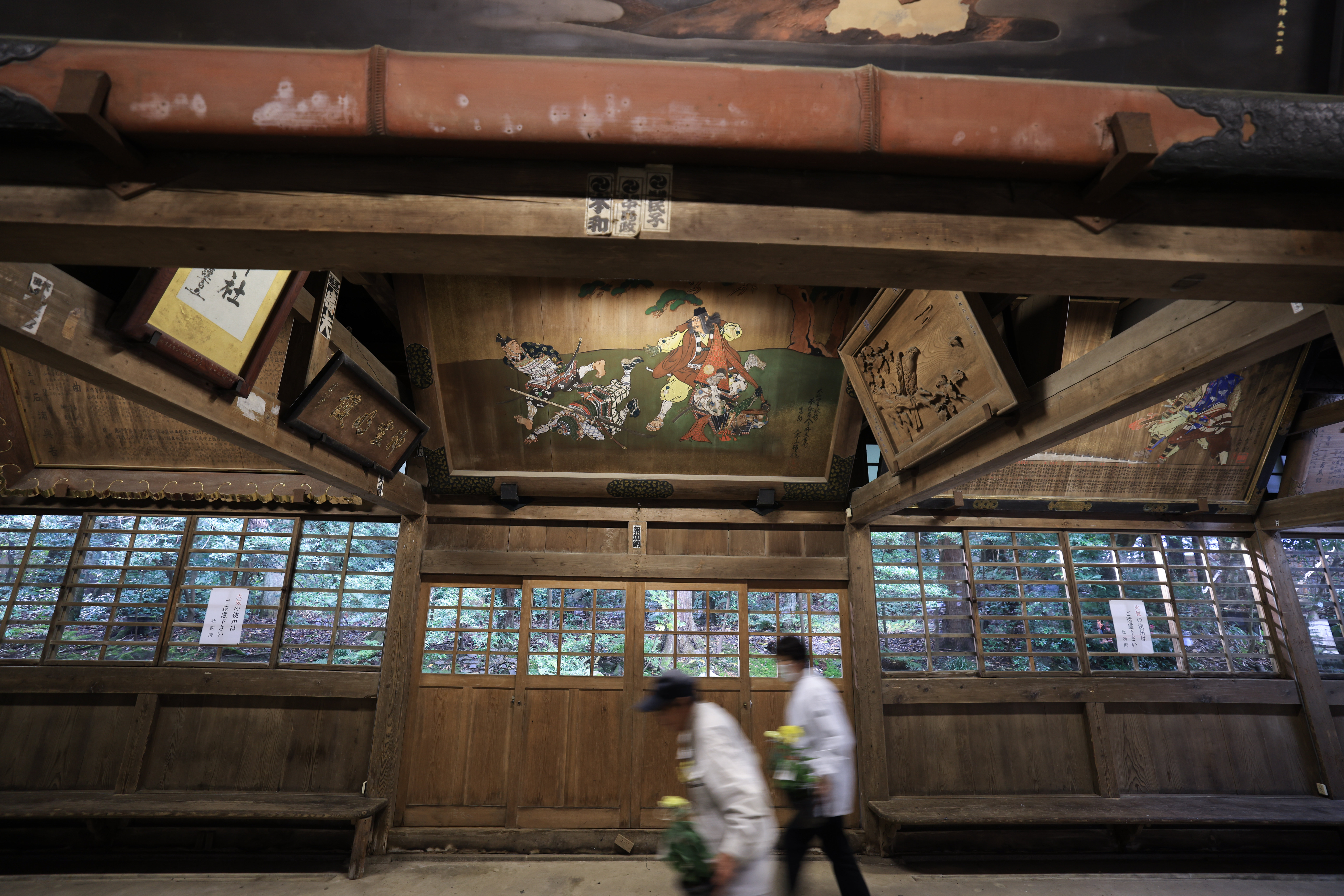 EOS R5 / RF15-35mm F2.8 L IS USM（15mm）/ 絞り優先AE（F2.8・1/15秒・-0.7EV）/ ISO 400