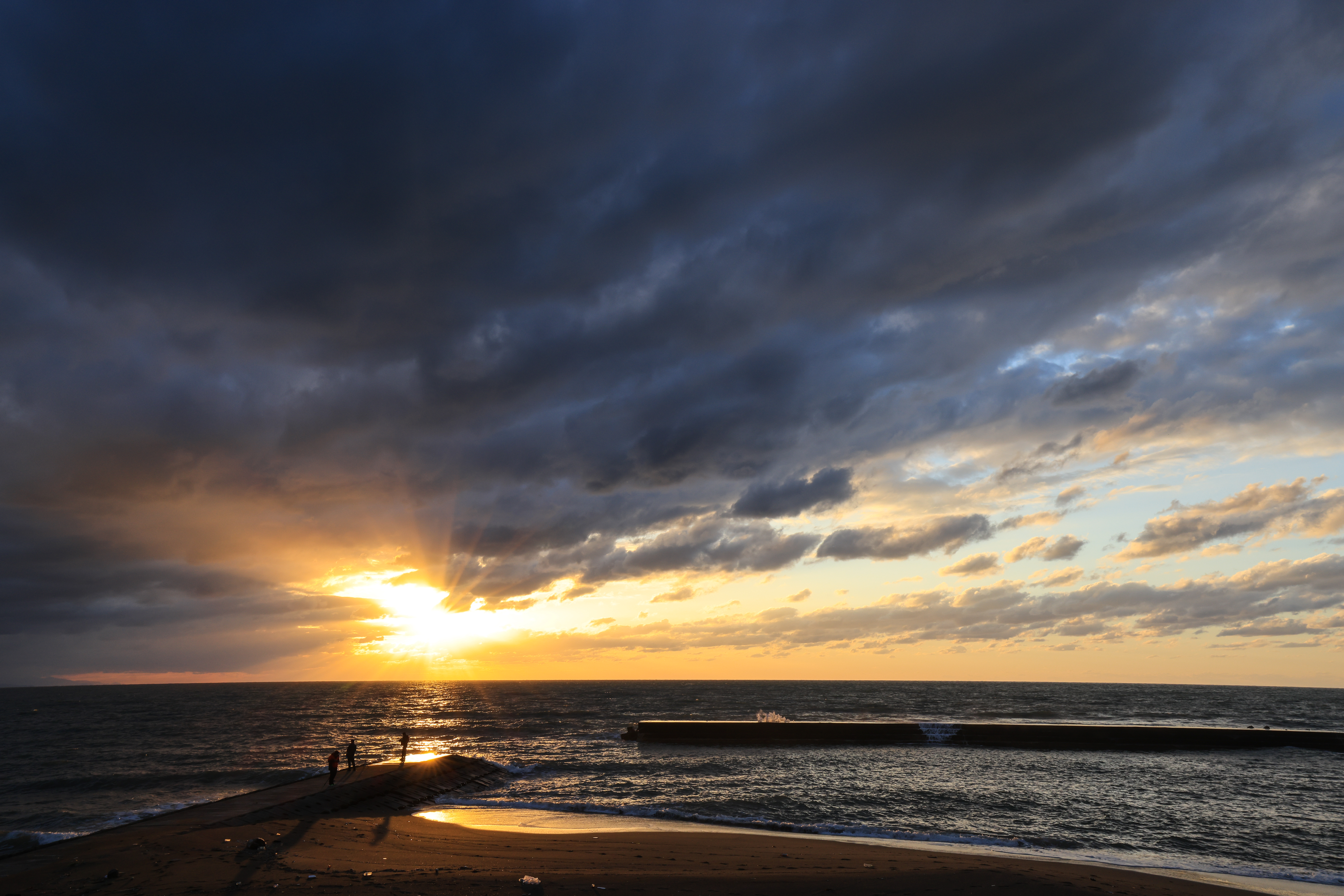 EOS R5 / RF15-35mm F2.8 L IS USM（27mm）/ 絞り優先AE（F16・1/125秒・+0.3EV）/ ISO 400