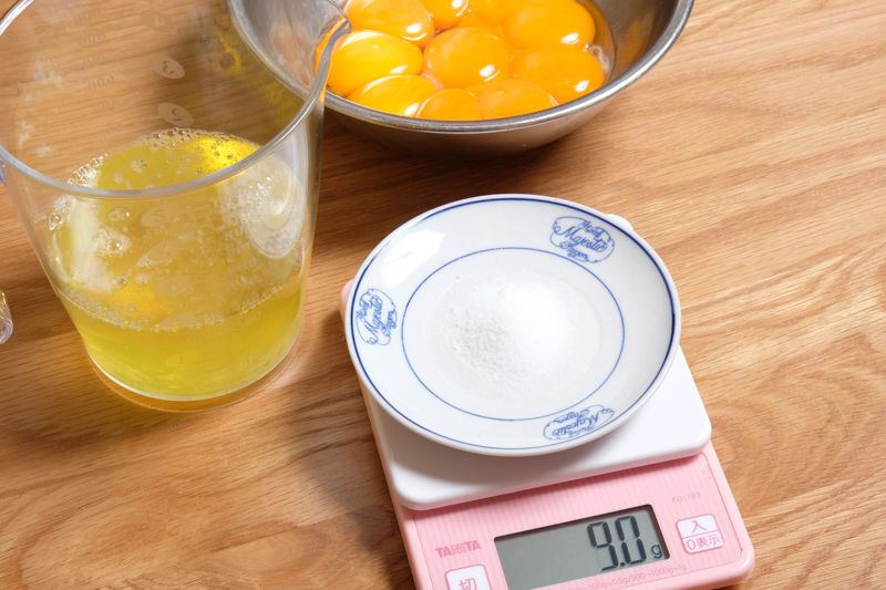 材料：卵白 350cc（8～10個）、食酢 小さじ1杯（2cc）、食塩（塩化ナトリウム）7〜9g