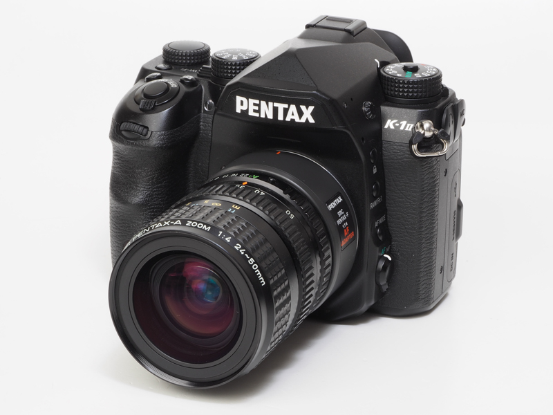 広角寄りを基準にした小型な標準ズームレンズです。40.8-85mm相当の画角になります。AFは正常に動きました。想定より高画質になりました。歪曲収差の補正も良好。コントラストも高くシャープです。