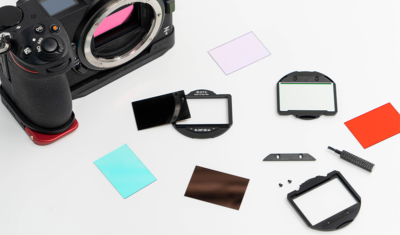 フィルター枠のネジを緩めて、フィルターを交換することもできる