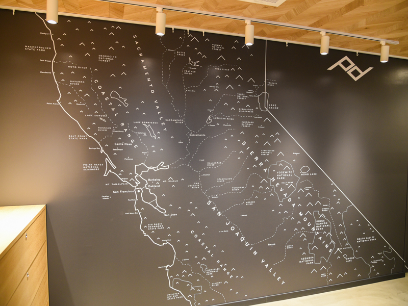 壁に描かれたサンフランシスコのマップ。本国の店舗にも同じものがある