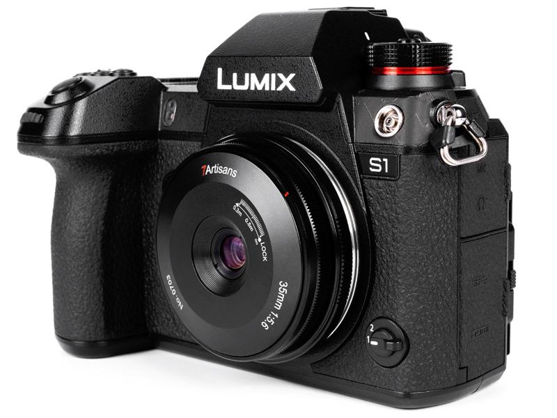 LUMIX S1に装着した状態