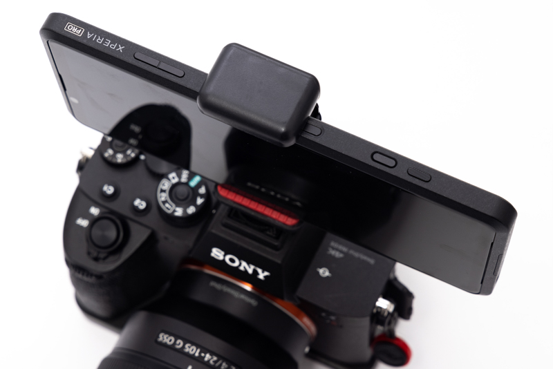 中央に設置して電源ボタンが一部隠れてしまった状態