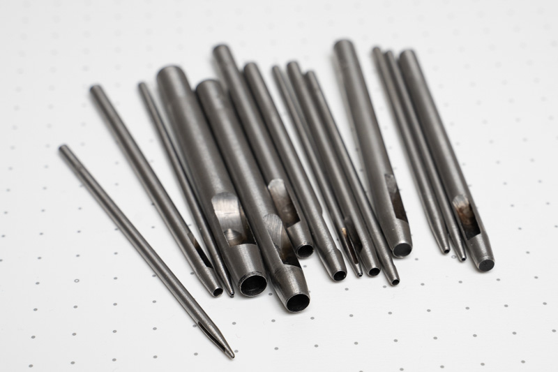 穴あけポンチのセット。約1,000円