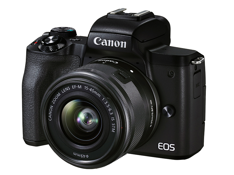 レンタル対象製品に含まれているミラーレスカメラ「EOS Kiss M2 EF-M15-45 IS STMレンズキット」。短期レンタル（2泊3日）は7,380円、長期レンタル（30日間）は1万5,780円。