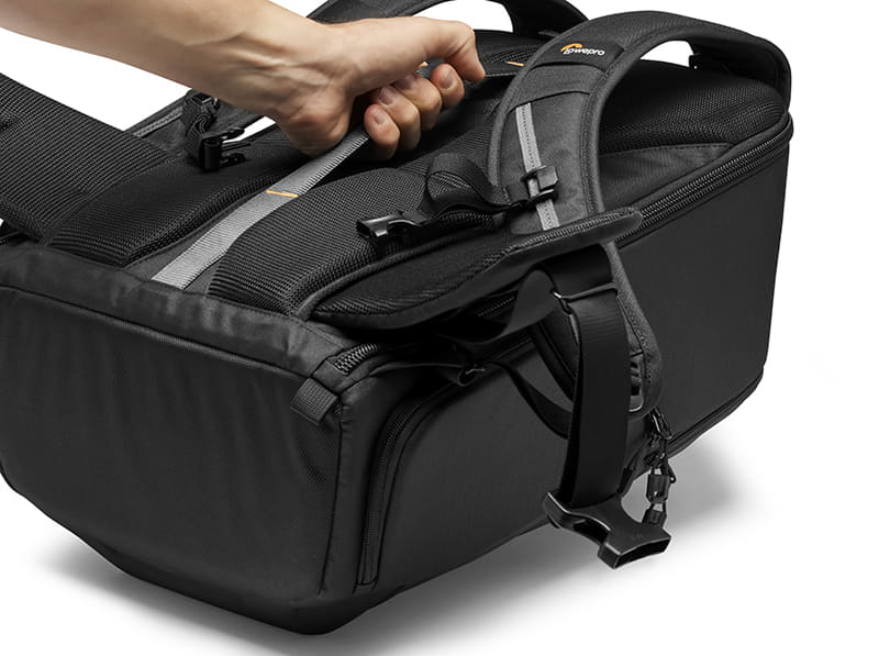 フロント面とボトム面にサーモフォームドEVAバンパーを備えた