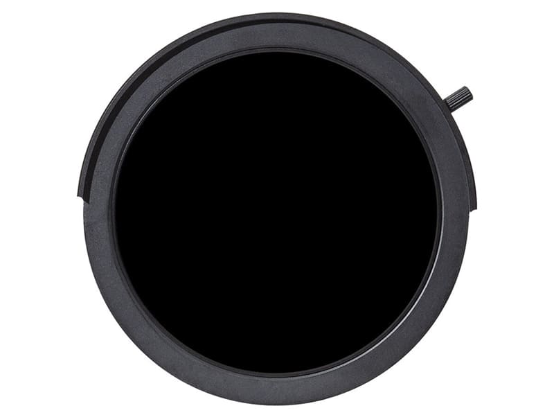 「K-Series ドロップインND1000」<br>ドロップイン式の円形フィルター。フィルター両面に撥水・防汚・防傷・低反射コートを施している。真空蒸着技術によるNDコーティングを施しており、色転びを気にせずに使用できるという。
