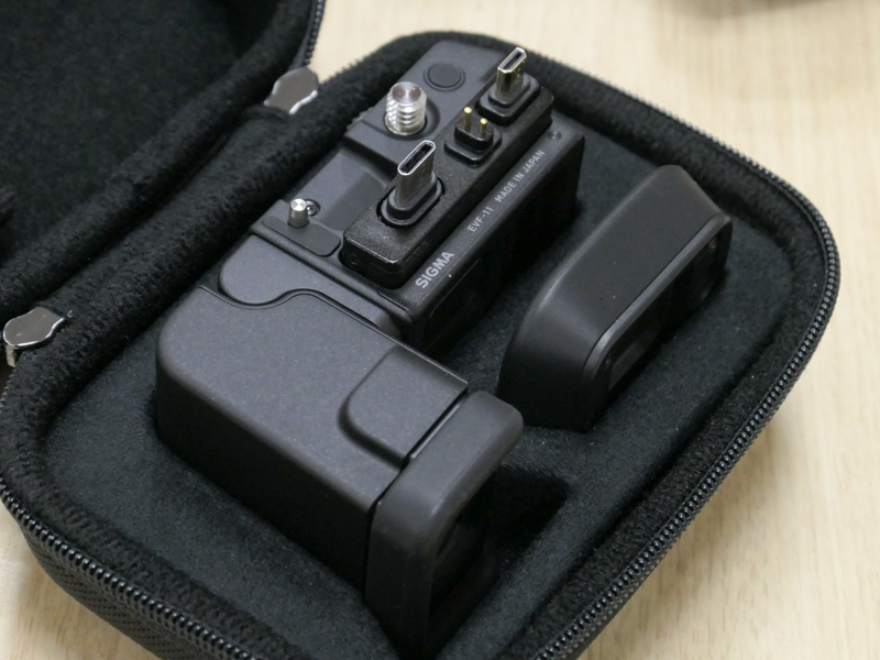 ケースの中身。大小アイピースを保管できる