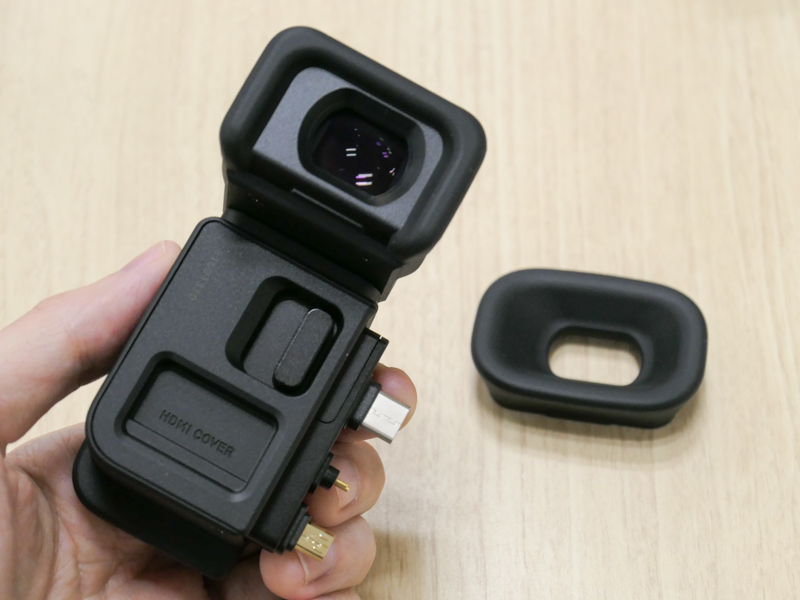 EVF-11。2つのアイピースが付属する