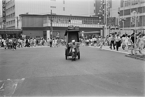 フォークシンガーが遺した写真集「高田渡の視線の先に-写真擬-1972