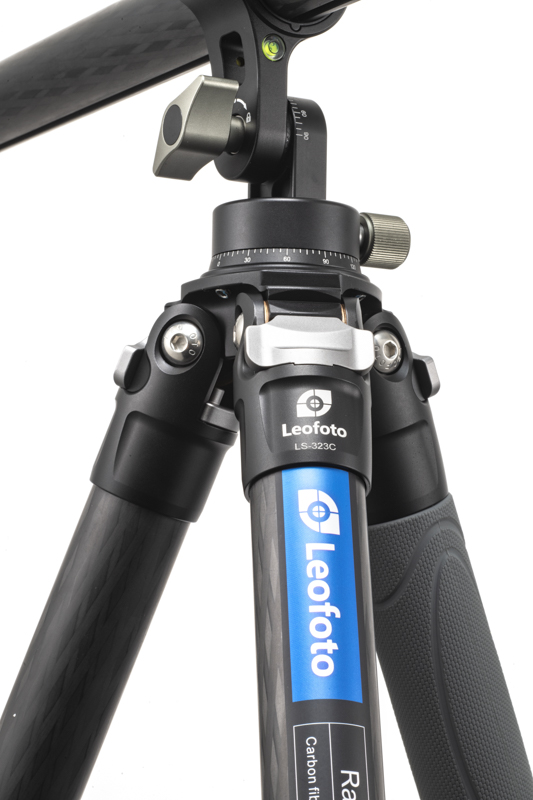 三脚のLS-323C、HC-32ともに剛性が高い
