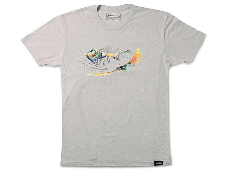アーティスのマックス・ロミー氏の水彩画をプリントした限定デザインTシャツ。