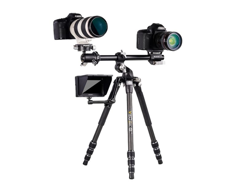 付属のアダプターを使用して、複数の機材を取り付けることも可能。キャノピーにはアクセサリーホールを備えている