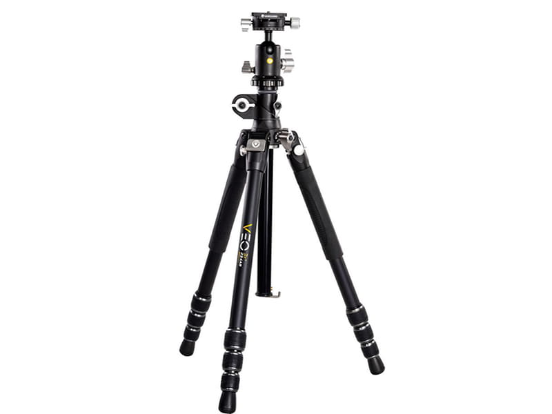 「VEO 3T+ 234AB」<br>縮長：460mm<br>最伸高：1,460mm<br>伸高：1,225mm<br>最低高：168mm<br>脚径：23mm<br>段数：4段<br>耐荷重：11kg<br>質量：2.1kg<br>雲台：ALTA BH-110S<br>販売価格：3万4,100円（税込）