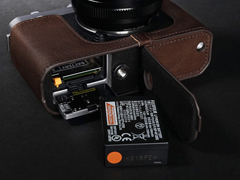 コロンビアレザーを採用したX-E4用ハーフレザーケース - デジカメ Watch