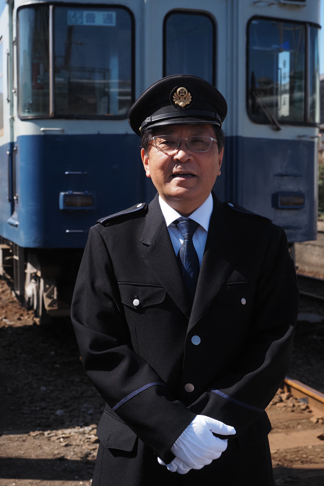 竹本勝紀氏（銚子電気鉄道株式会社 代表取締役社長）。瞬間の顔撮影カットから<br><span class="fnt-85">OM-D E-M1X / M.ZUIKO DIGITAL ED 12-40mm F2.8 PRO（27mm：54mm相当） / 絞り優先AE（F4・1/2,500秒・-0.7EV） / ISO 400</span>