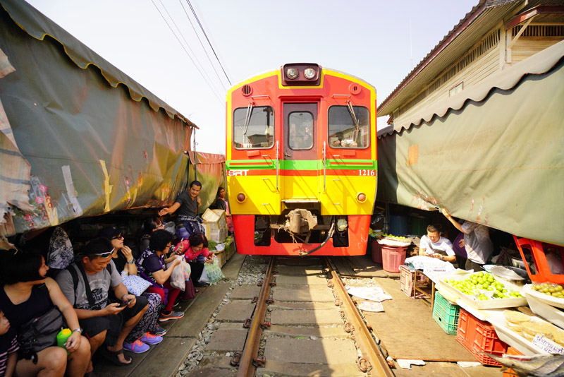 ソニーα7R III　Vario-Tessar T* FE 16-35mm F4 ZA OSS（16mm）　絞り優先オート（F4、1/8000秒）　ISO 3200　WB:日陰　風景