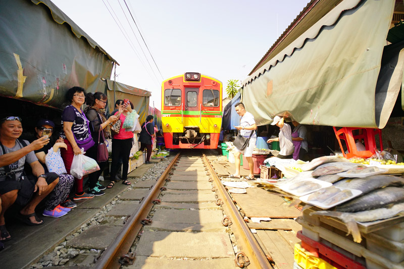 ソニーα7R III　Vario-Tessar T* FE 16-35mm F4 ZA OSS（16mm）　絞り優先オート（F4、1/8000秒）　ISO 3200　WB:日陰　風景