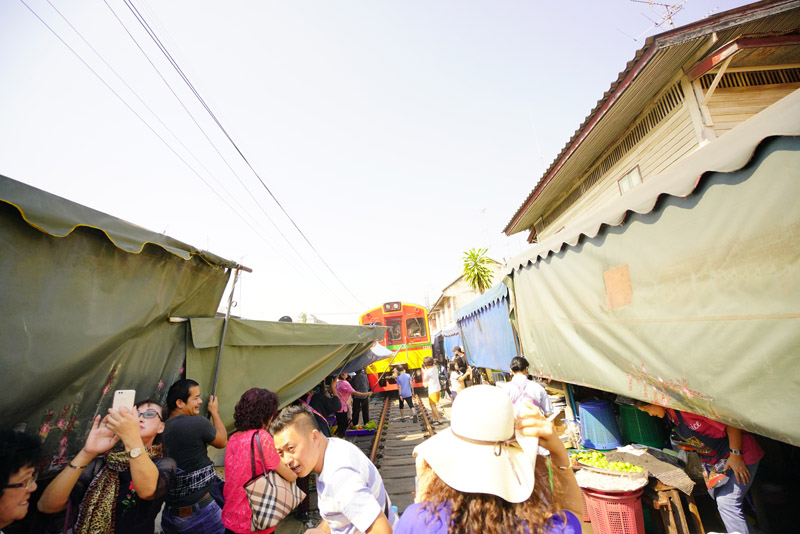 ソニーα7R III　Vario-Tessar T* FE 16-35mm F4 ZA OSS（16mm）　絞り優先オート（F4、1/8000秒）　ISO 3200　WB:日陰　風景