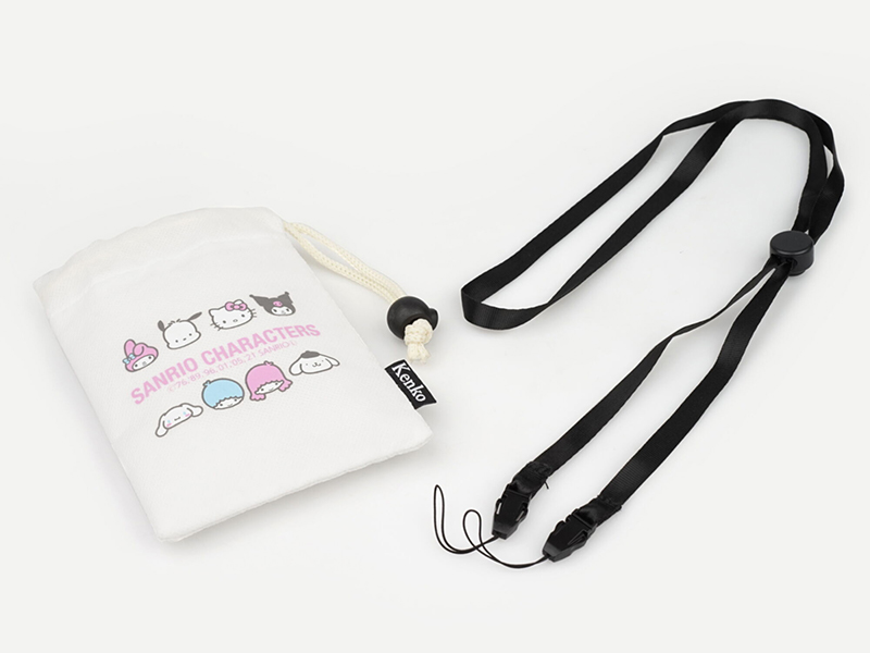 製品にはポーチとネックストラップが付属する。