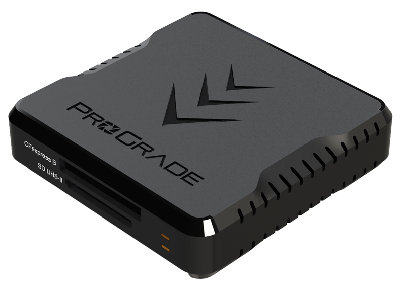 対象製品のひとつ「CFexpress Type B/SD USB3.2Gen2ダブルスロットカードリーダー」