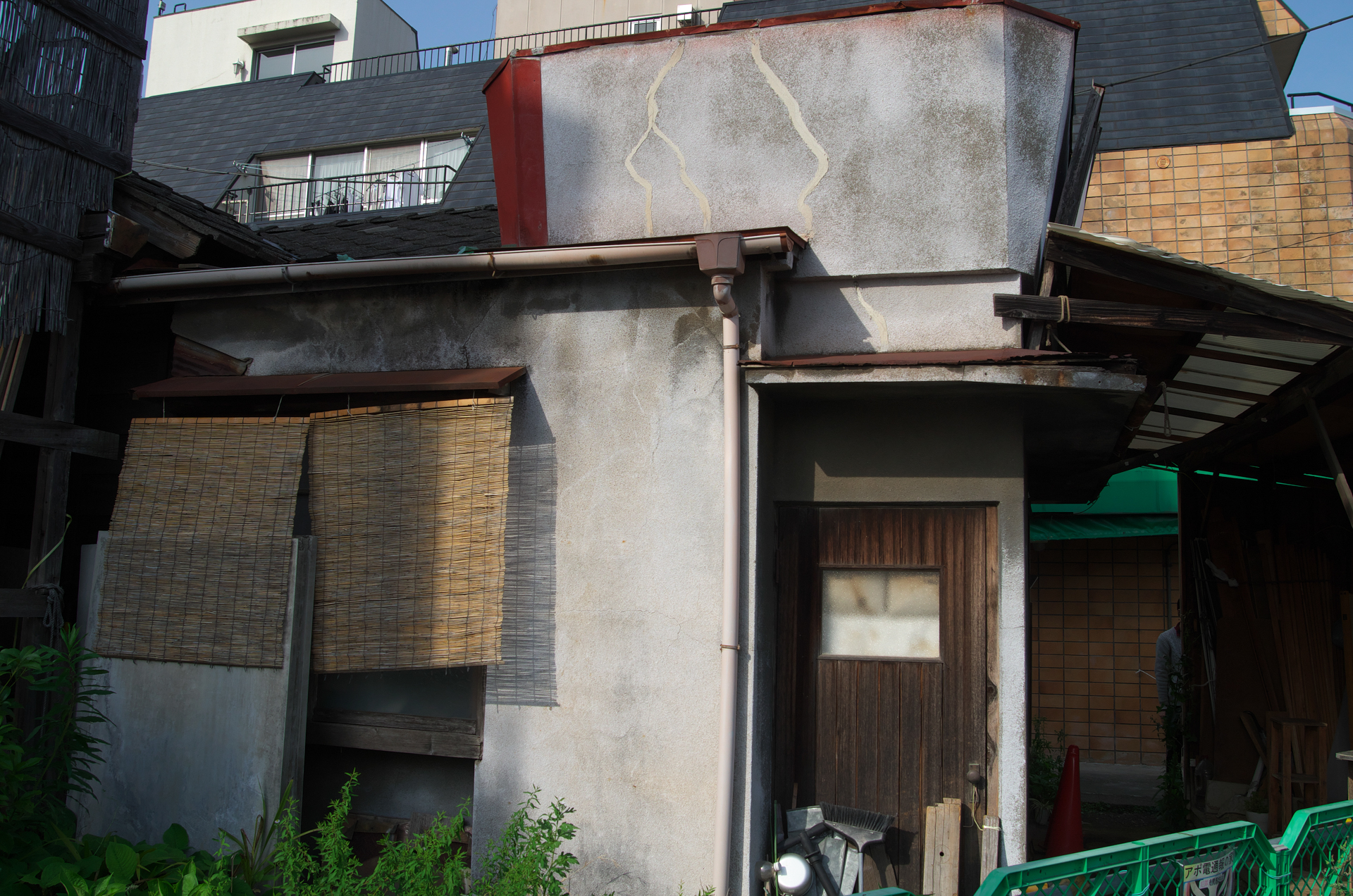 明暗差の少し大きめな条件で、撮影時の露出はカメラ任せです。K-01は今回あらためて思いましたが、なかなか露出精度が高いですね。シャドーのディテール再現性も申し分のない描写をみせています。<br>PENTAX K-01　HD PENTAX-DA 20-40mmF2.8-4ED Limited DC WR（F8・1/1,000秒）ISO 400