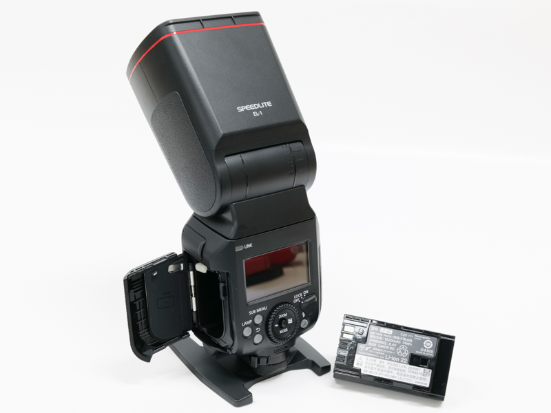 バッテリーの端子部形状はLP-E6タイプと同じ。チャージャーにはLC-E6、LC-E6Eが利用できる