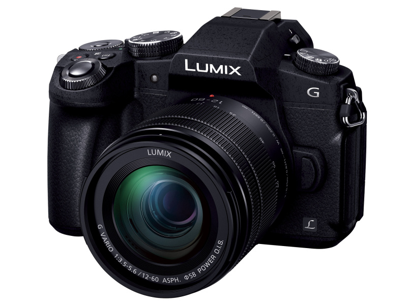 2016年に発売されたLUMIX G8。ボディ前面に「L」のバッジがつけられている