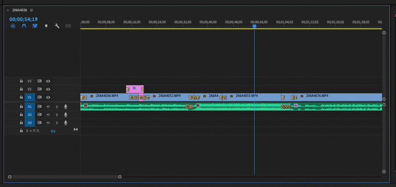 数本のクリップをタイムラインパネルに入れて、クリップの大まかな切り出しと繋ぎ合わせを行った