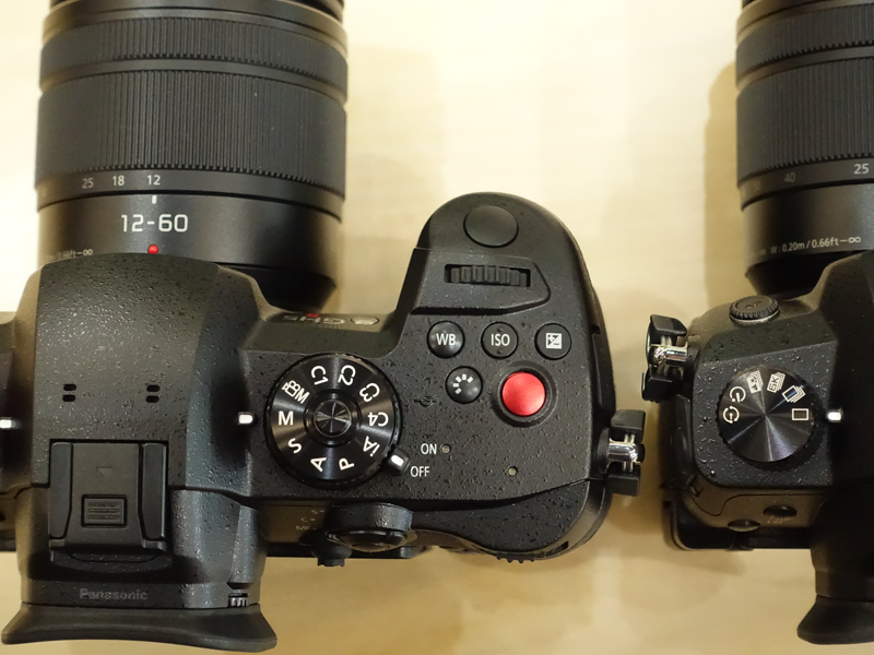 動画ボタンは赤一色に変更