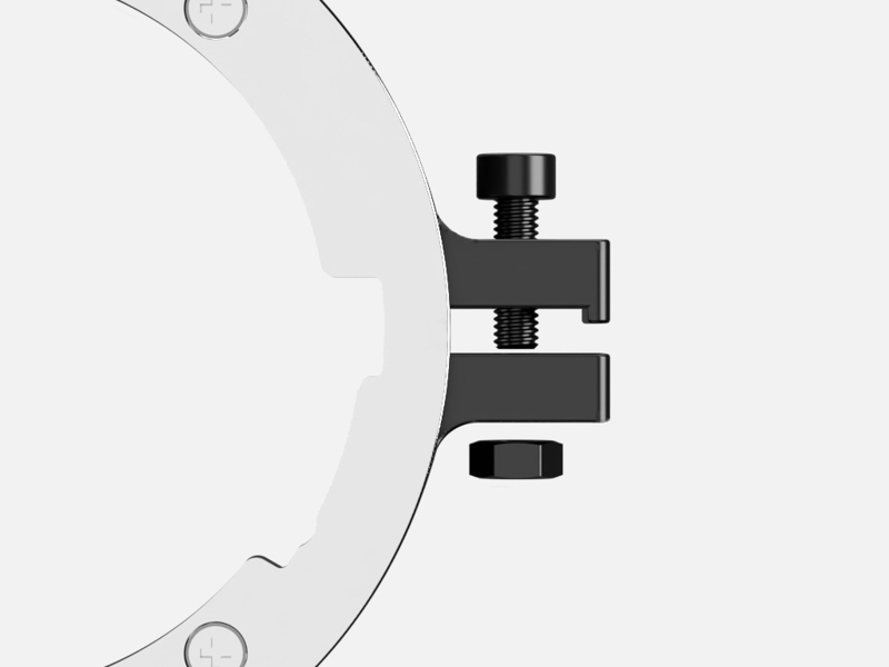 鏡筒の根元部分にネジで固定する
