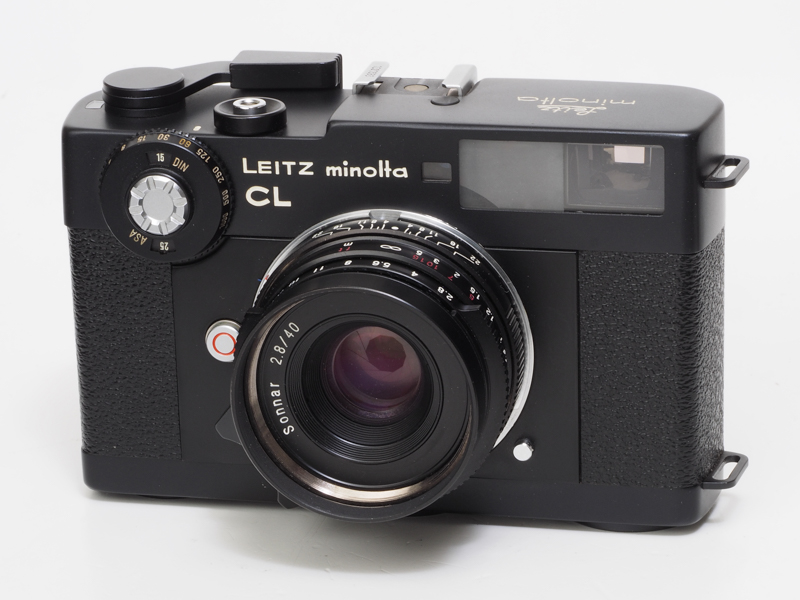 ローライ35RF用の標準レンズとして登場したゾナー40mm F2.8を装着しました。あのローライ35に搭載されたレンズをライカスクリューマウントに仕上げたものです。まるでCL向けに用意されたレンズみたいによく似合います。