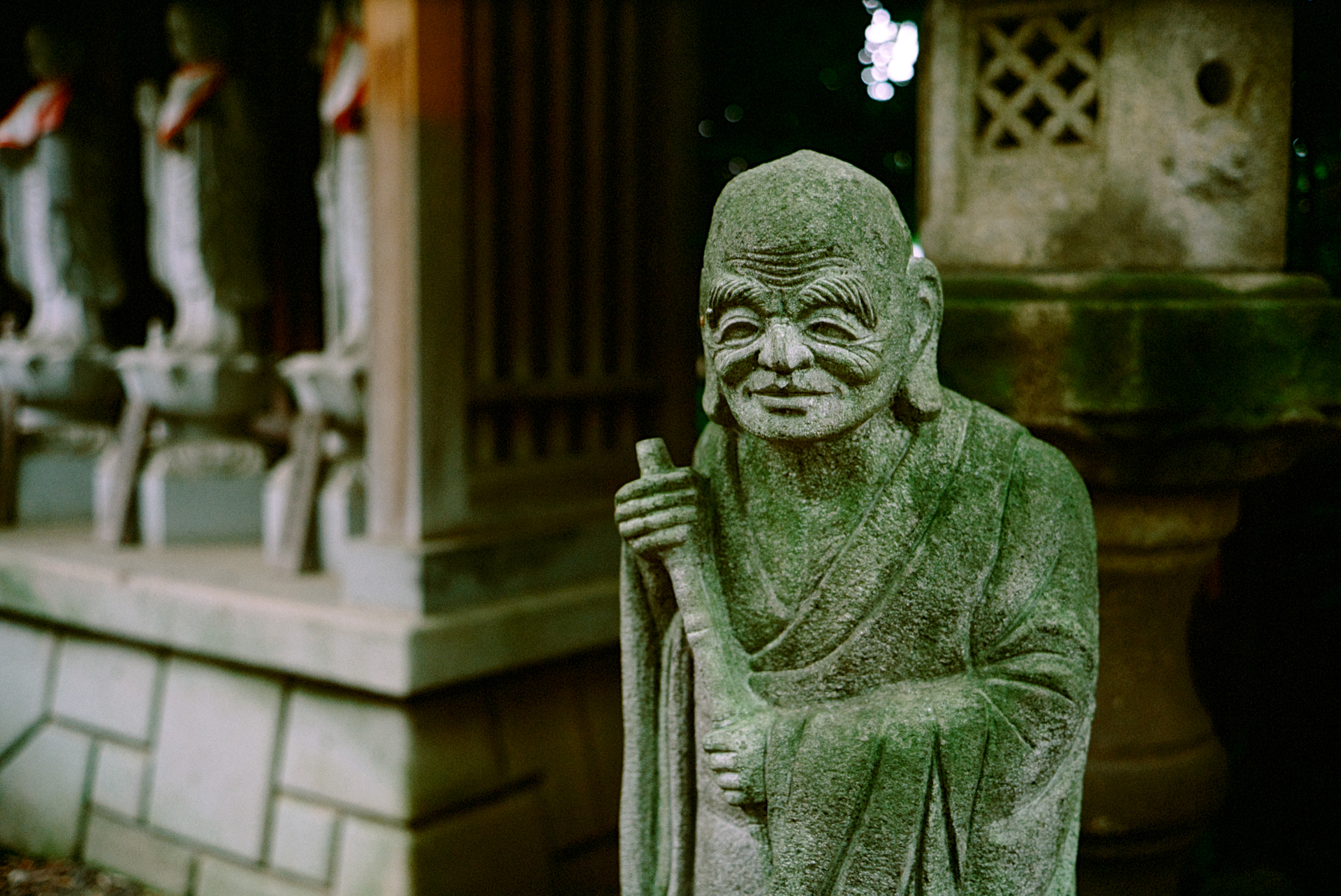 Mロッコール40mm F2は描写は好きです。本来はモノクロの階調が特に好みなんですが、今回は間に合わないのでカラーポジフィルムで撮影してみました。ギンギンのシャープさと言うよりやや厚みのある線の描写。ボケも良い感じです。<br>ライツミノルタCL　Mロッコール40mm F2（F2.8・1/125秒）フジクロームプロビア100