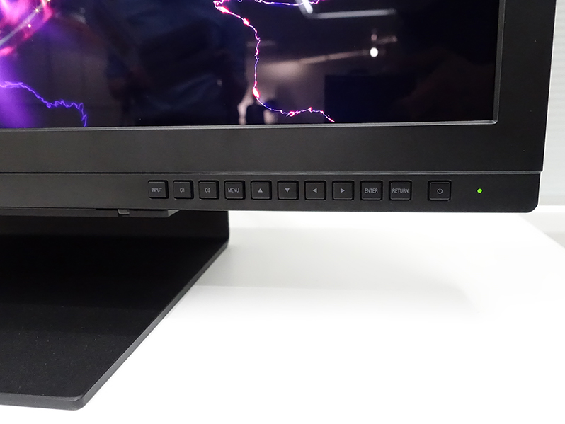 フロント側に備えられた操作ボタンで各機能を利用する