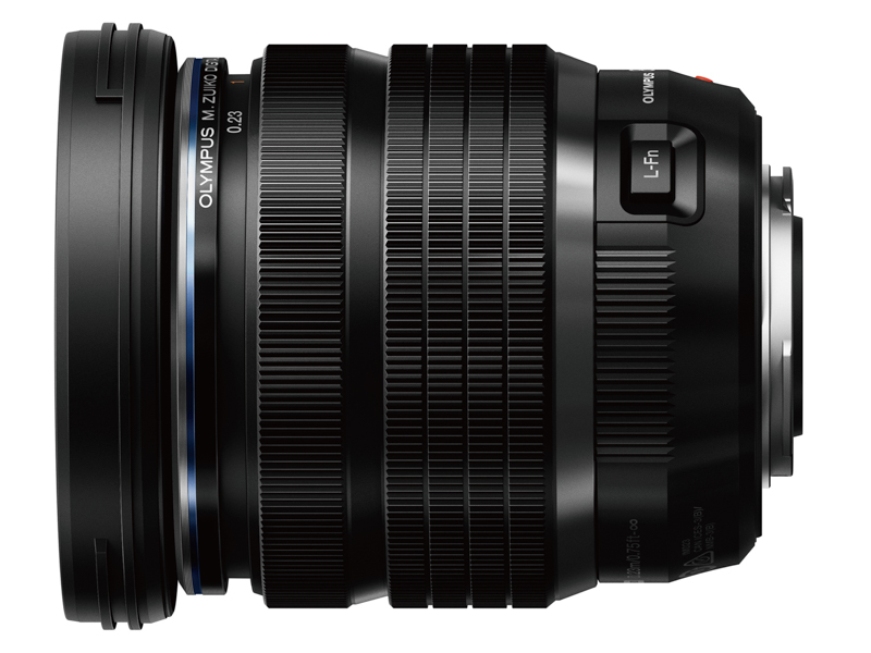 フォーカスリングを手前に引くと距離指標が表れる