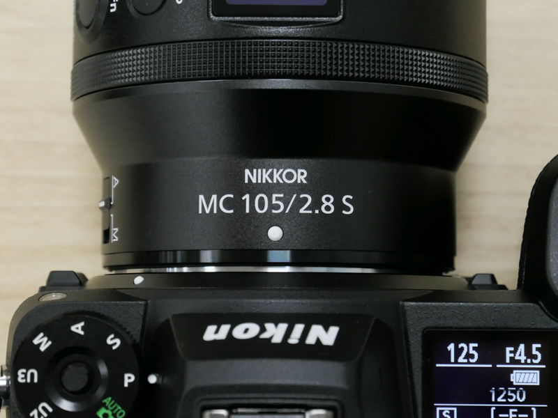 レンズ装着時の上面に「NIKKOR」の文字