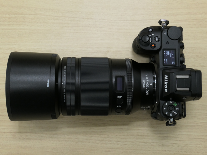 バヨネット式のフードを同梱