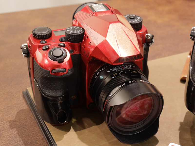 スカーレットルージュにFA Limitedシリーズのうち、31mmのブラックカラーを装着した状態