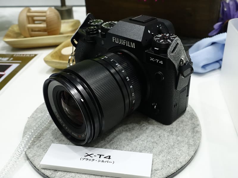 FUJIFILM X-T4にXF18mmF1.4 R LM WRを装着した様子