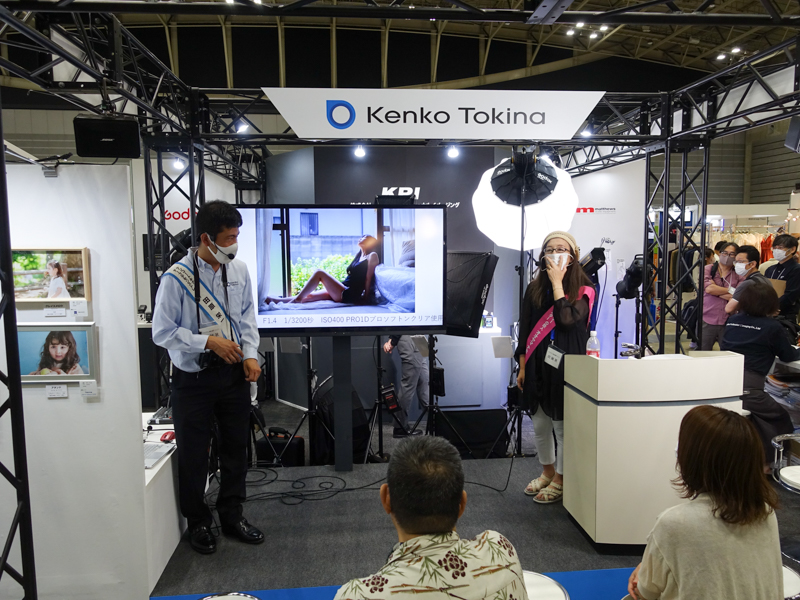 ケンコー・トキナーのブースでは、会期中ほぼ途切れることなく各種セミナーを展開している
