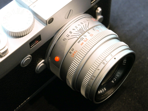 ライカ初のスマホ「Leitz Phone 1」。その外観から読み取る“ライカ