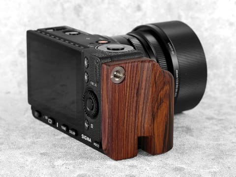 SHOTEN、天然木使用の「SIGMA fp/fp L」用拡張グリップに2モデル追加