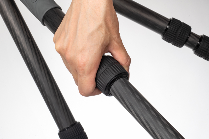 ロックレバーのスムーズな操作性もLS-324Cの特徴だ。