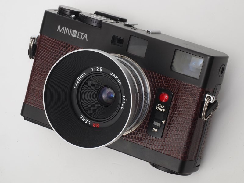 リコーGR LENS 28mm F2.8をL-Mリングを介してミノルタCLEに装着しました。 うちのフィルムGRはすべて調子が悪いか、液晶のカウンターが欠けたりしてモチベーションが落ち気味でしたが、ついにこのレンズの出番がやってきました。28mmフレームがしっかり観察できて良い感じです。